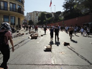 İnönü Caddesi.  The boxes held cups of water